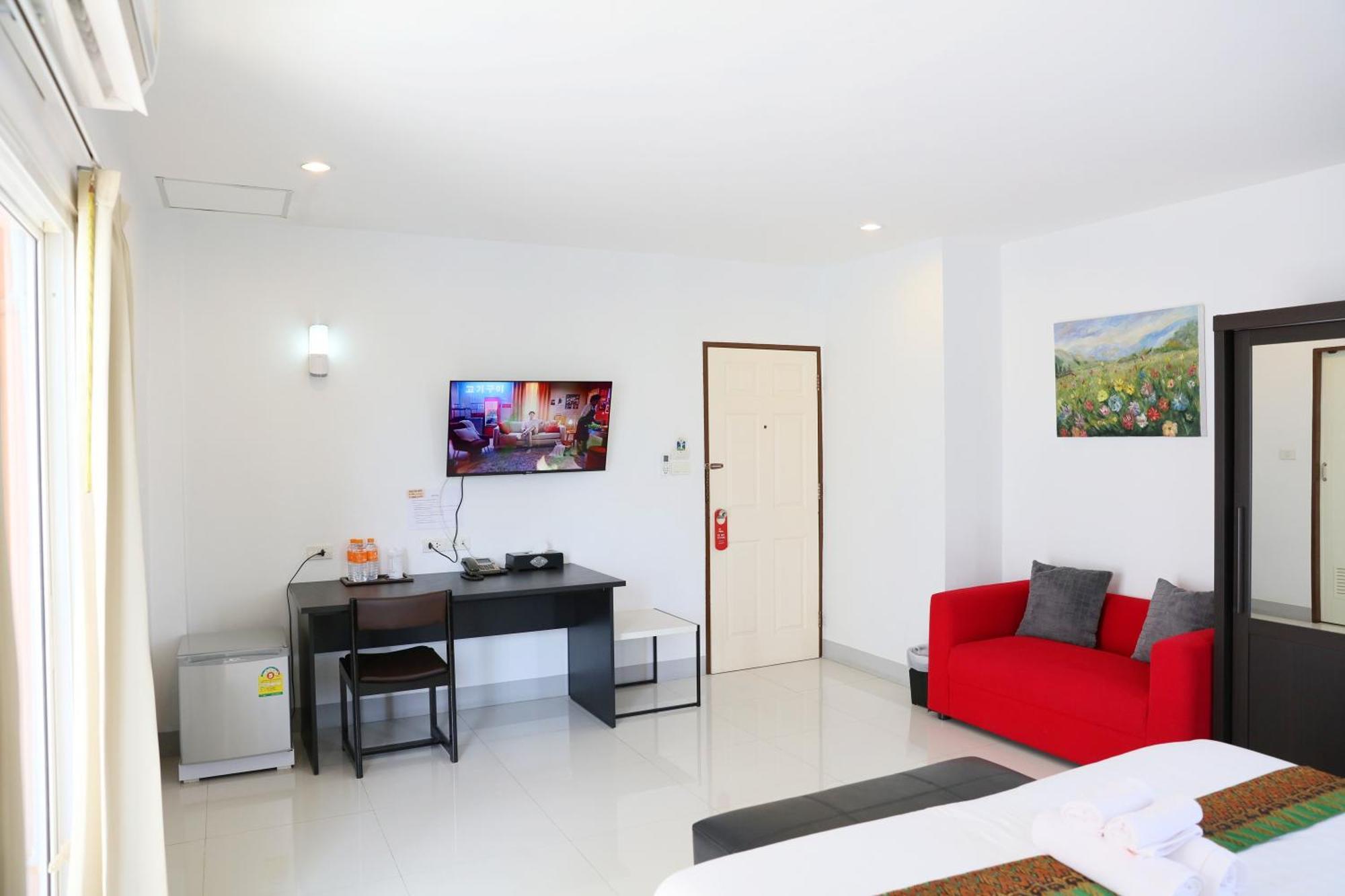 La Viva Hotel Бурирам Екстериор снимка