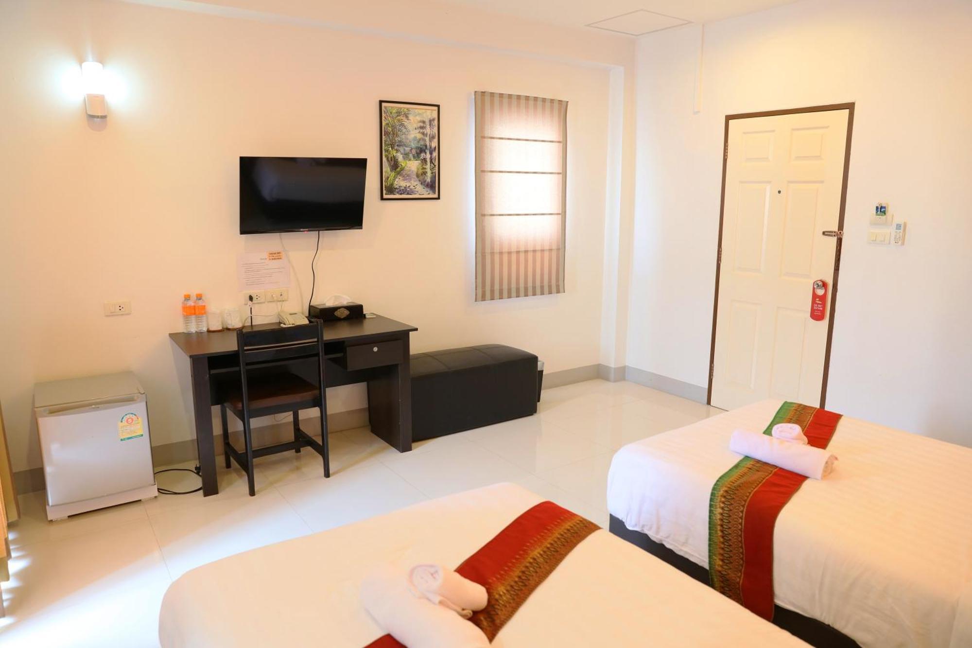 La Viva Hotel Бурирам Екстериор снимка
